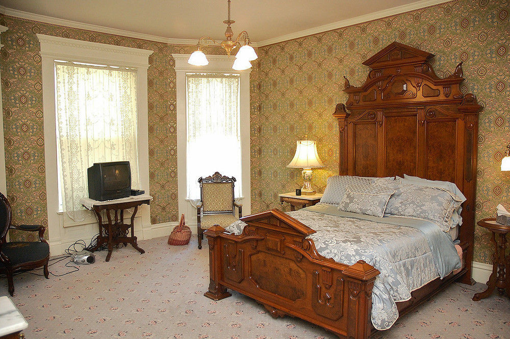 The Grand Anne Bed And Breakfast Keokuk Exterior photo